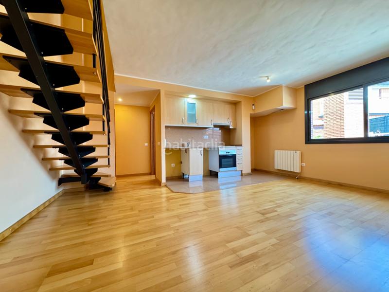 Foto 4bf30505-3483-44c8-8bc3-699aae553436. Dúplex amplio y luminoso dúplex en gélida con 4 habitaciones, parking y trastero incluidos. en Gelida