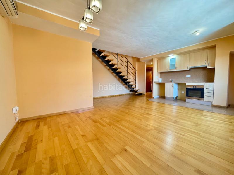 Foto 97b4e8c7-de70-4232-ae69-17566a479bd3. Dúplex amplio y luminoso dúplex en gélida con 4 habitaciones, parking y trastero incluidos. en Gelida