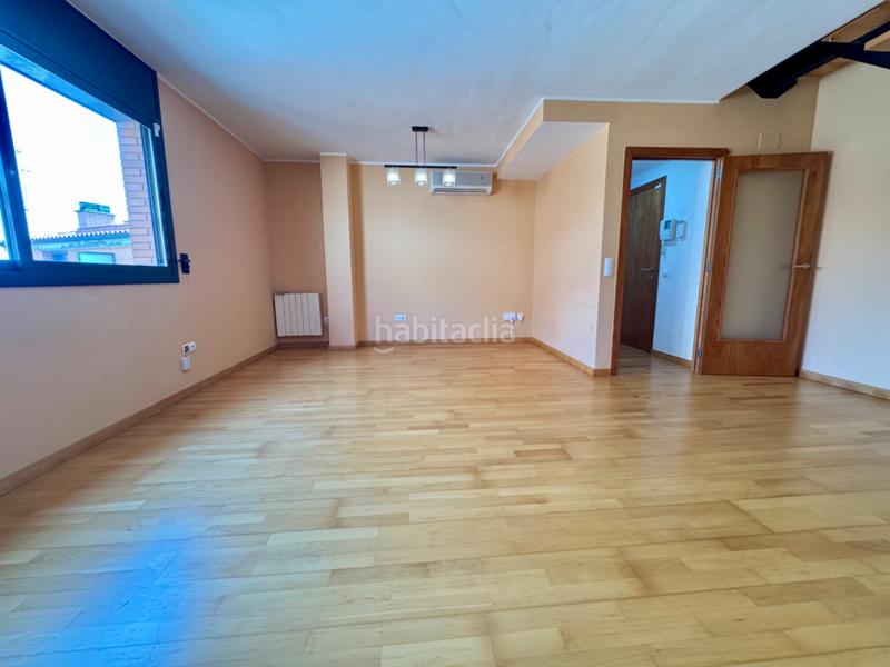 Foto f6c91d2c-2122-4f87-b4d9-71165e2dbae5. Dúplex amplio y luminoso dúplex en gélida con 4 habitaciones, parking y trastero incluidos. en Gelida