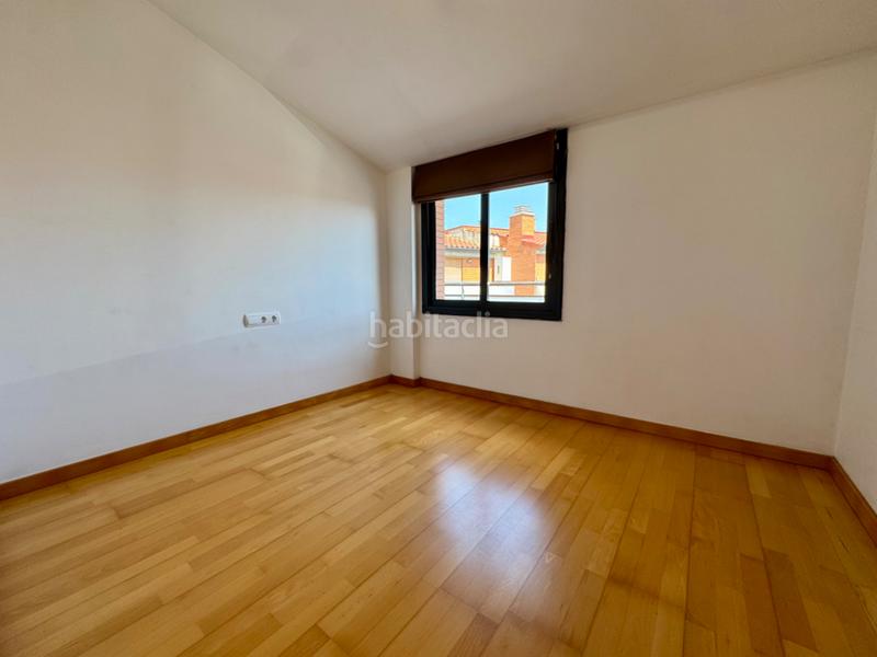 Foto f881df06-f76f-4fb6-81c7-37385f859531. Dúplex amplio y luminoso dúplex en gélida con 4 habitaciones, parking y trastero incluidos. en Gelida