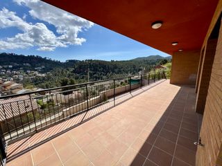 Casa a Corbera de Llobregat. Casa independiente de 252 m� con ascensor en corbera de llobrega