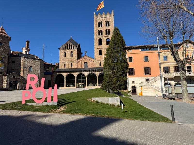 Foto 17d3efcf-4664-4285-9263-d46eebb3fb28. Edificio in Ripoll