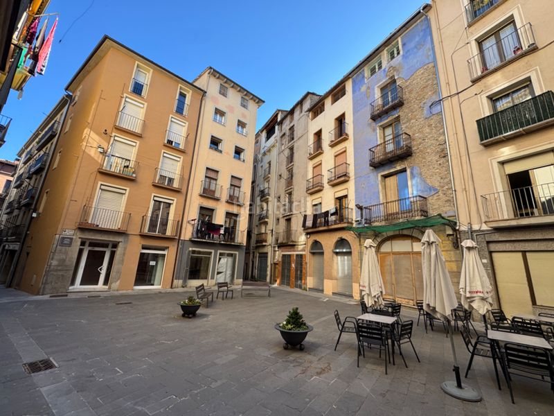 Foto 2f3d4558-dba0-437d-a840-9191a3d7100b. Edificio in Ripoll