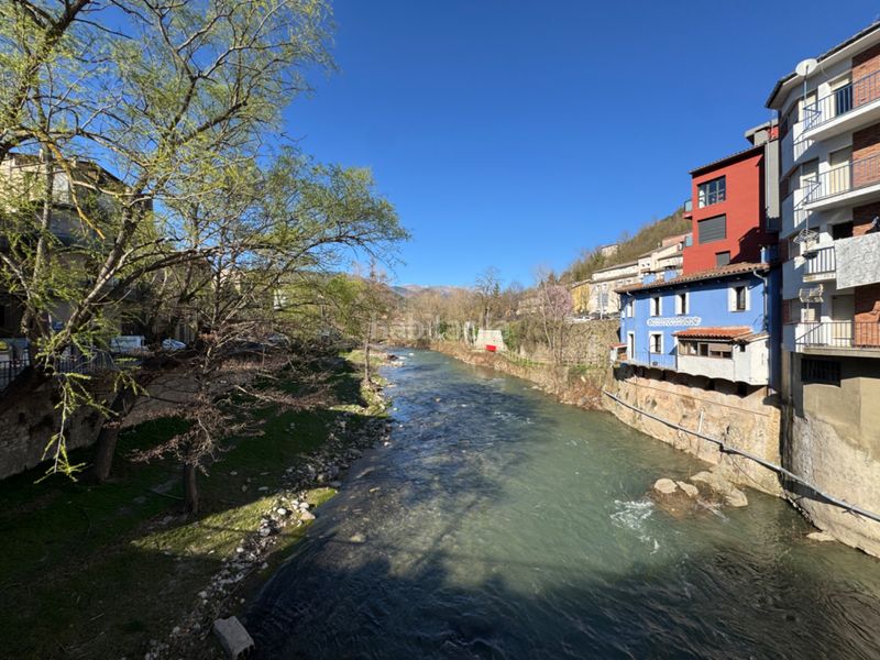 Foto 476840f3-2a3e-430c-9461-29dbaa34033b. Edificio in Ripoll