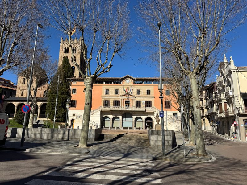 Foto 54d35398-5d14-41c3-a7db-043b5b76deb3. Edificio in Ripoll