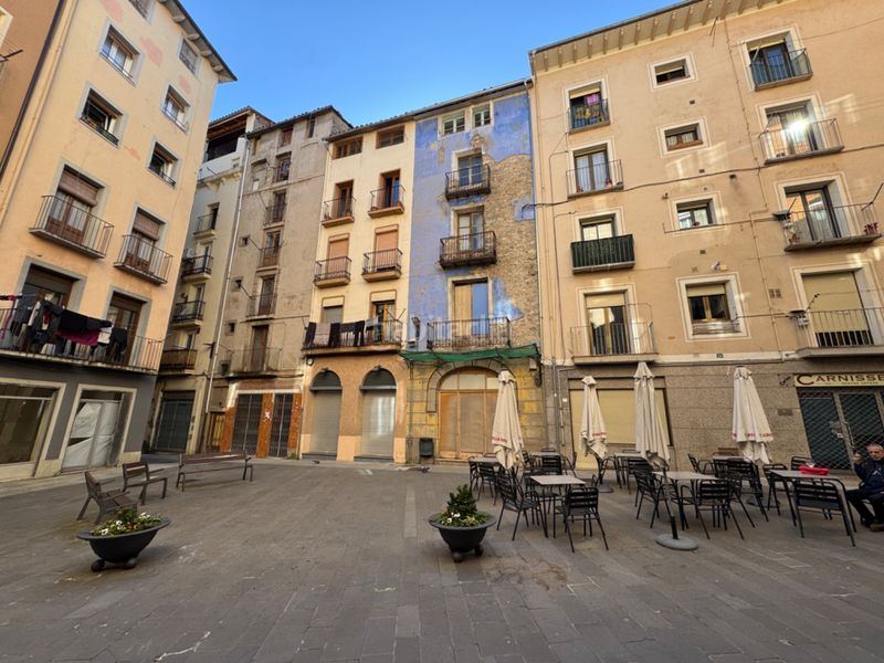 Foto 848dbd73-f2a5-449d-a021-0c1e2d4ea56a. Edificio in Ripoll
