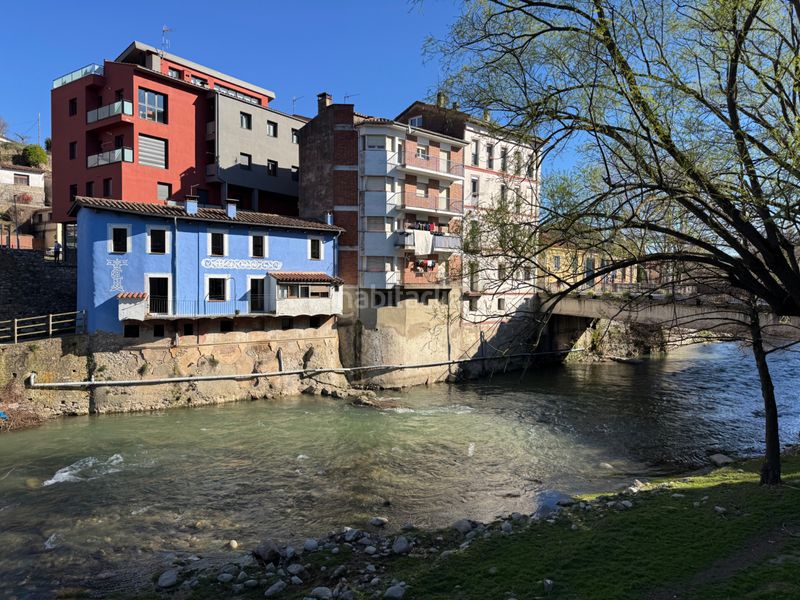 Foto e235ed2d-ed8a-4d6a-bbb6-9e2ac35c7f34. Edificio in Ripoll