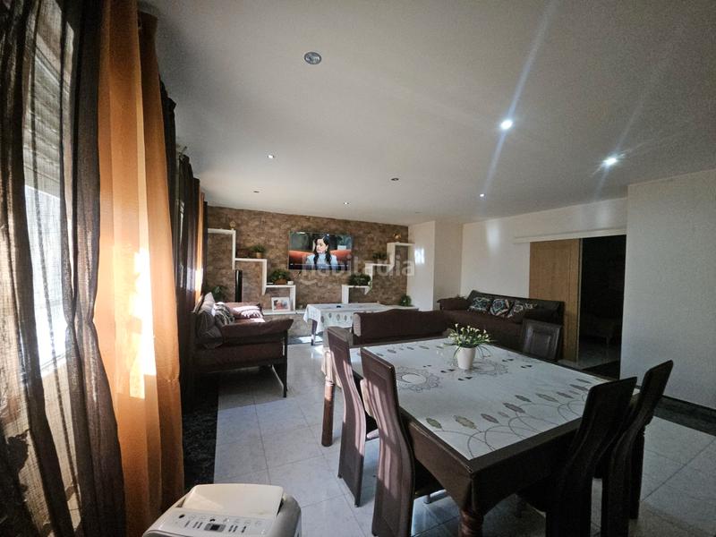 Foto 0822f6dc-2c31-4651-83ac-c5605b9bd577. Chalet avec chauffage parking piscine dans Yeles