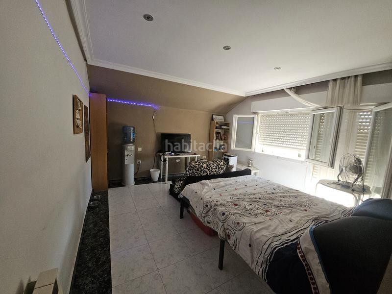 Foto 1207b238-201e-45be-87f9-3bf24bf2cd46. Chalet avec chauffage parking piscine dans Yeles