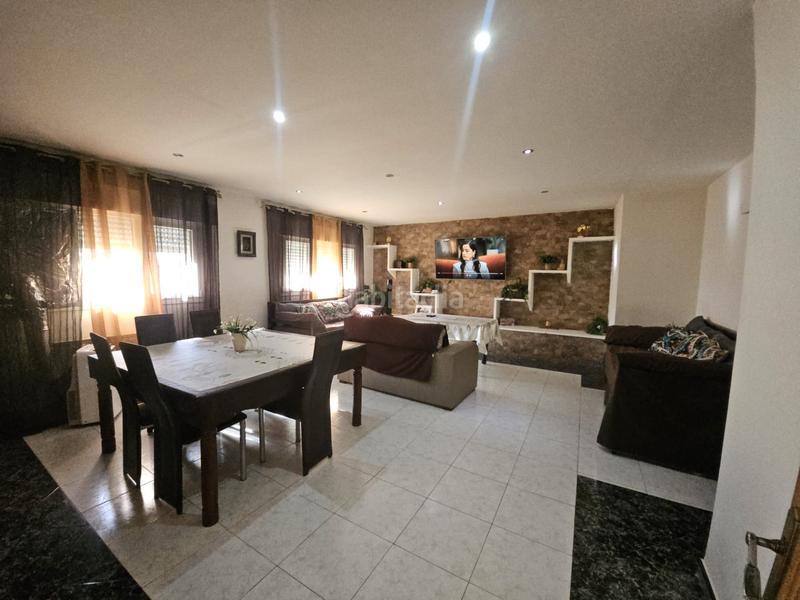 Foto c01a351d-b89c-4053-87fb-f1d276bb0db3. Chalet avec chauffage parking piscine dans Yeles