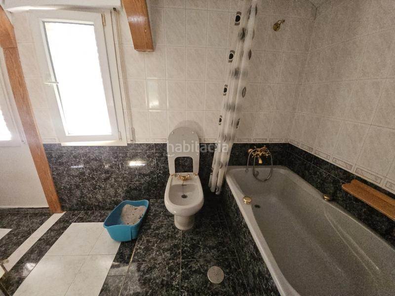 Foto d8483590-d8d4-42e3-8224-9f7d6006a3bb. Chalet avec chauffage parking piscine dans Yeles