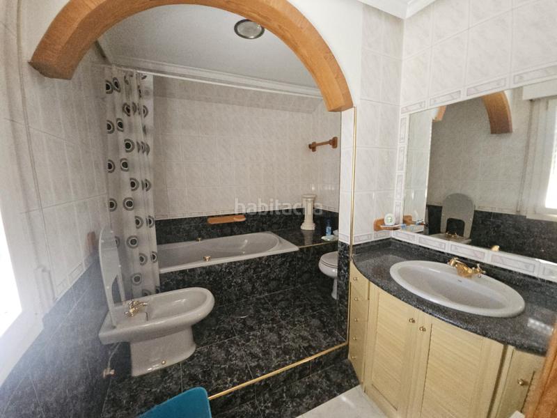 Foto f86bb9ce-2b1e-489d-b155-71921e60537c. Chalet avec chauffage parking piscine dans Yeles