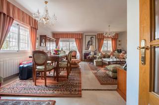 Casa a Valdebebas - Valdefuentes. Independiente en venta  c. cacabelos