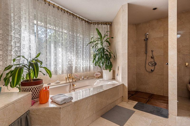 Foto b1efa92b-74ad-4e56-a786-fe78558fed6d. Casa con piscina in Centro Alcobendas