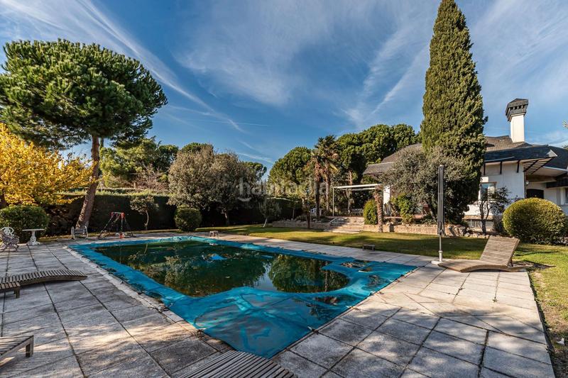 Foto c80c516f-5df4-4af5-ab69-1100030ed83f. Casa con piscina in Centro Alcobendas