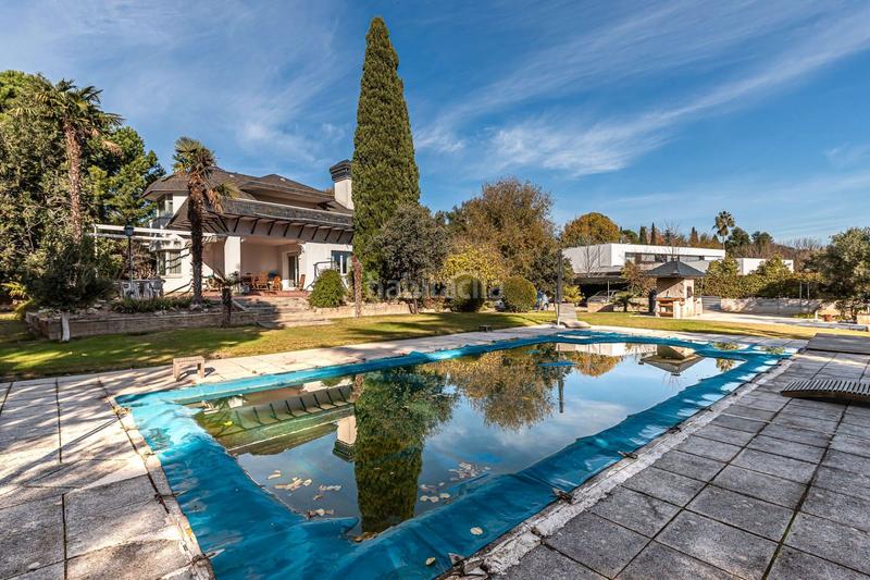 Foto c9e72dc3-8b2e-456f-850e-c9cf835b2a01. Casa con piscina in Centro Alcobendas