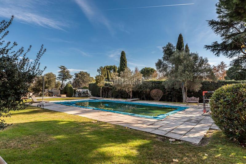 Foto eda009eb-22f2-45ae-9fb4-c0aab4046061. Casa con piscina in Centro Alcobendas