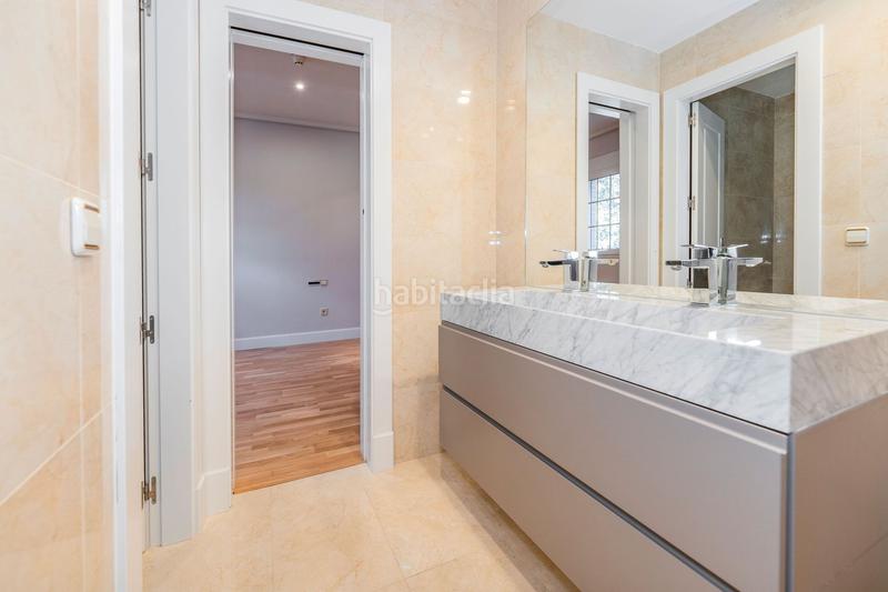 Foto b7bd39f9-6cee-4c07-8fd2-03326308f94d. Casa amb calefacció piscina a Navalquejigo-Los Arroyos Escorial (El)