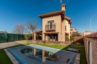 Casa a Montecarmelo. Chalet independiente condesa trifaldimontecarmelo