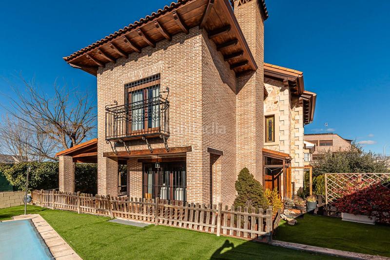 Foto 3b8b2249-0cb8-41d4-bc54-958bbafe73db. Maison avec piscine dans Montecarmelo Madrid