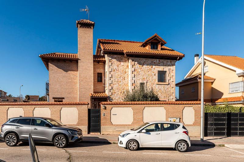 Foto 89f0e8b9-4929-4363-9a93-7ffe4c16f11c. Maison avec piscine dans Montecarmelo Madrid