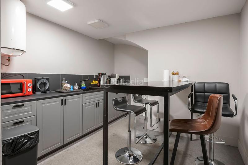 Foto 0a2c20ed-2c4f-444c-b58b-f701b3ebcbff. Oficina a Fuente del Berro Madrid