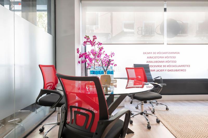 Foto fcf1c0dc-63cb-4d83-a035-15ed0c8307ec. Oficina a Fuente del Berro Madrid