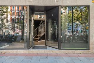 Pis a Universidad-Malasaña. Piso y local en venta en calle de la princesa