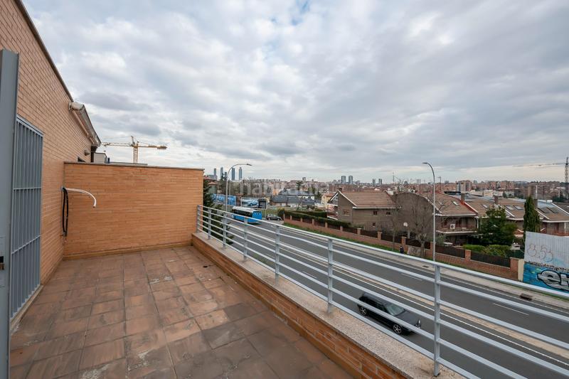 Foto 1b0a6f7f-e1c8-4bc3-8b48-23089a3709b6. Casa chalet para inversión en herrera oria en Peñagrande Madrid