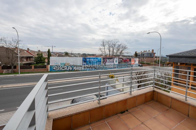 Foto b0e4a685-4efc-49a5-a8d4-4b3862b52a12. Casa chalet para inversión en herrera oria en Peñagrande Madrid