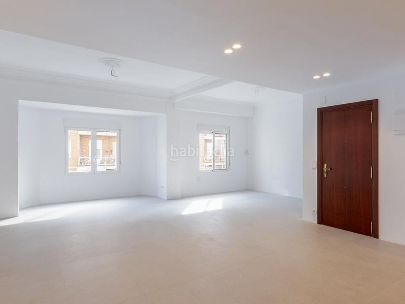 Foto eeec8531-1d8d-4192-bd5d-6250c464f3b5. Pis a El Botànic Valencia