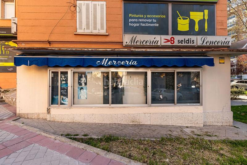 Foto f51b7de7-19cf-4025-8f37-ee712c639263. Local comercial local con proyecto de coliving en av de san luis en Madrid