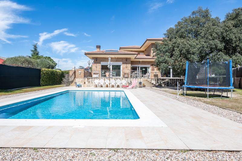Foto 588f4a60-6e77-433f-8f74-07290d18adb7. Casa chalet independiente en venta en Cerro Alarcón, en Valdemorillo