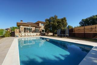 Maison à Cerro Alarcón. Chalet independiente en venta en cerro alarcón, valdemorillo