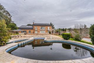 Maison à Guadarrama. Espectacular chalet independiente