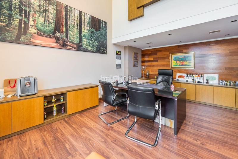 Foto 1e11bc15-94ad-46c4-af02-b3f4f1649142. Office space in Sanchinarro Madrid