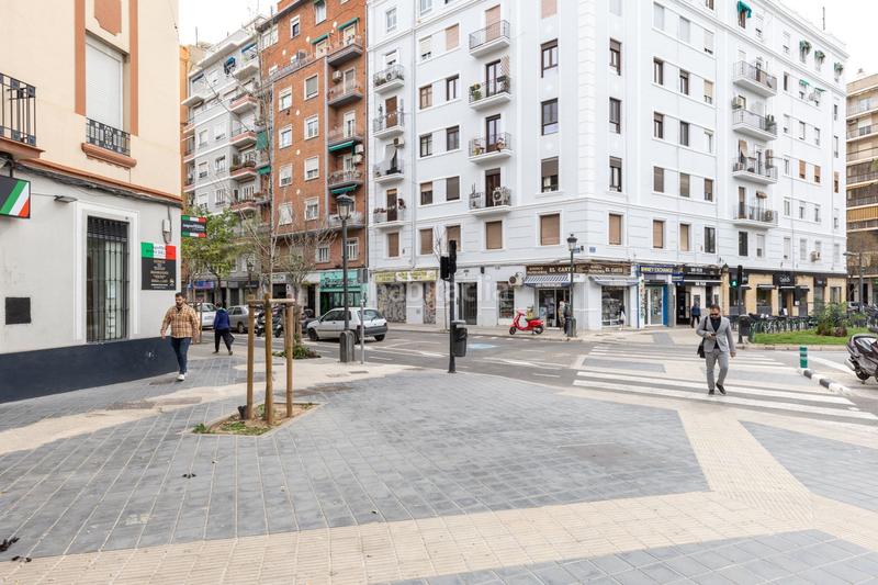 Foto b9d76759-36e3-4efa-b74e-214b450b7496. Traspaso local comercial traspaso tienda Arrancapins en Valencia