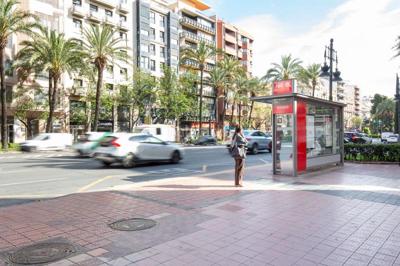 Foto 8e6e1a47-72c7-4712-b791-2c2c7a37afee. Local comercial a Russafa Valencia