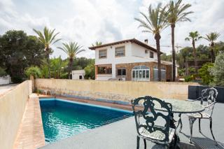 Casa a Torre en Conill-Cumbres de San Antonio. Chalet de lujo en venta en torre en conill, bétera