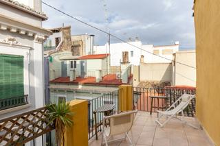Edifici a El Mercat. Edificio de apartamentos turísticos en centro valencia