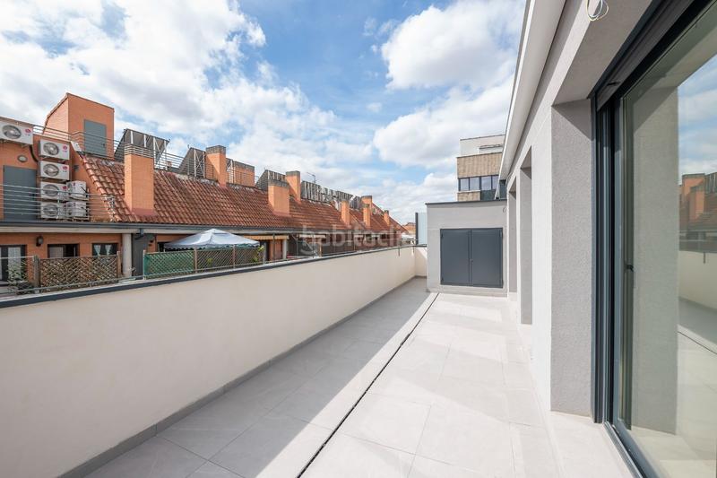 Foto d3d59823-f5c2-437e-b14a-f9353b3757a3. Attique avec piscine dans San Isidro Madrid