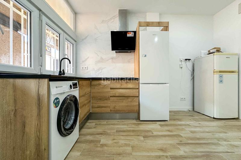 Foto 1c0e15a6-0366-470e-86a0-76802fcb65fa. Local comercial local en venta en Aluche, latina en Madrid