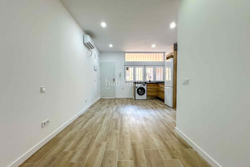 Foto 2686d552-eb4e-48a1-ad11-8a8fc9ae9c1c. Local comercial local en venta en Aluche, latina en Madrid