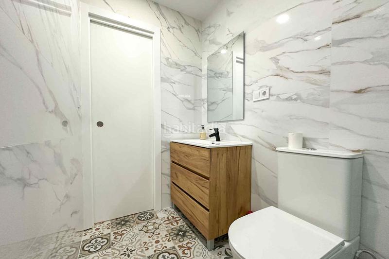 Foto 5e32c2fc-8020-4732-a88b-30151ee4f955. Local comercial local en venta en Aluche, latina en Madrid