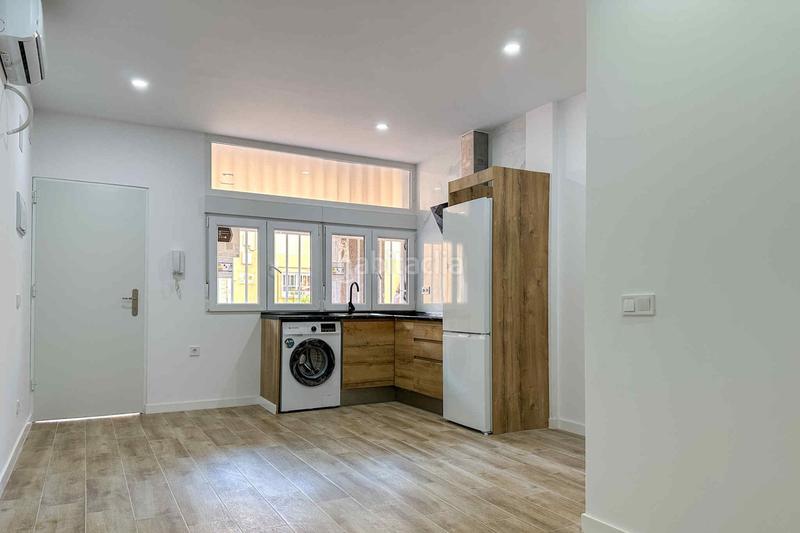 Foto b6e1aea3-ba9a-4a68-9fed-7d6f45efd540. Local comercial local en venta en Aluche, latina en Madrid