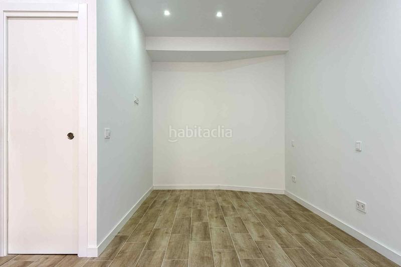 Foto fd6da368-8581-4b89-aec1-1a1340251b43. Local comercial local en venta en Aluche, latina en Madrid