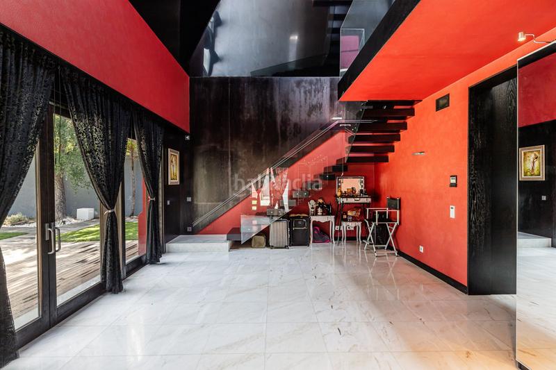 Foto 33ddfc0b-fb39-4190-974a-aa999662fb67. Casa amb calefacció piscina a urbanización La Moraleja La Moraleja