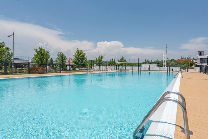 Foto e461bbc2-4996-48ee-bf43-eb1d041702c5. Casa adossada amb calefacció piscina a Sector S Boadilla del Monte
