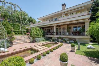 Casa a Castillo-Campodón. Chalet independiente en venta  villaviciosa de odón