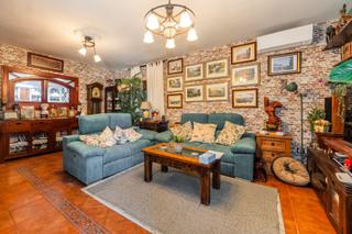 Casa in El Robledal. Chalet independiente en venta  villalbilla